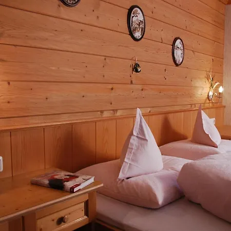 Ahnenhöfl Partenen Zimmer foto